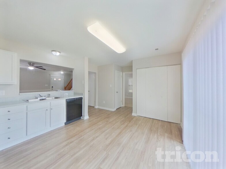 Building Photo - 1548 Hollow Maple Dr