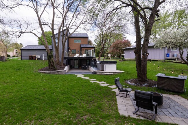 Building Photo - 4016 Eaton Dr