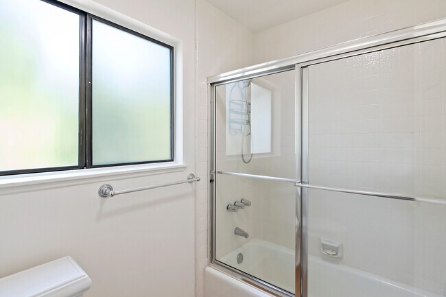 Building Photo - 3009 Nicada Dr