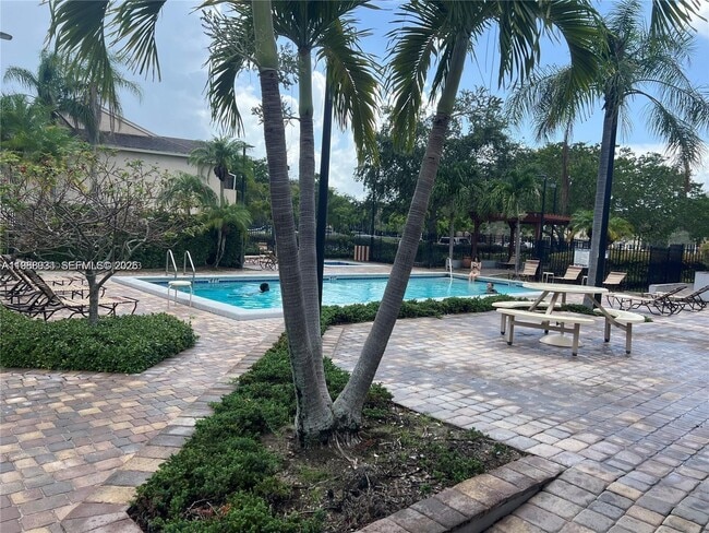 Building Photo - 660 Cypress Club Way