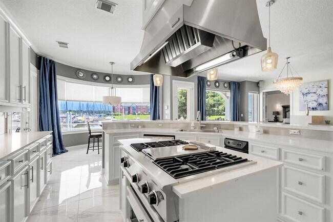 Building Photo - 305 Harborside Cir