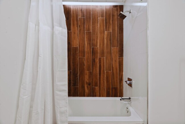 Building Photo - 1214 N American St