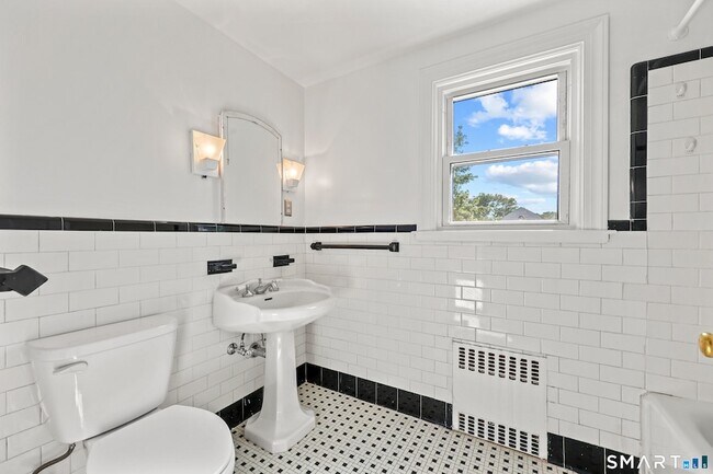 Building Photo - 92 Hazelmere Rd