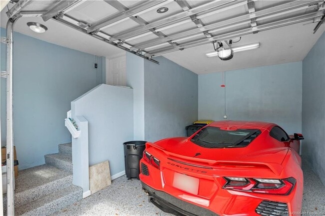 Building Photo - 691 SW Glen Crest Way