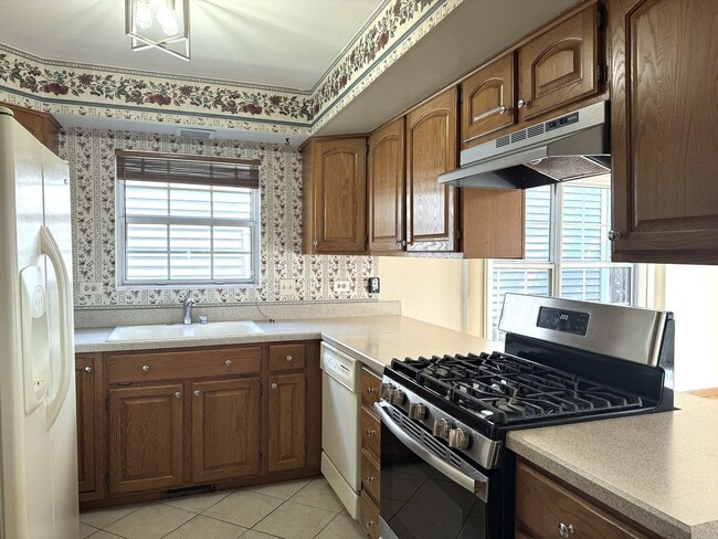 Building Photo - 1604 Estate Cir