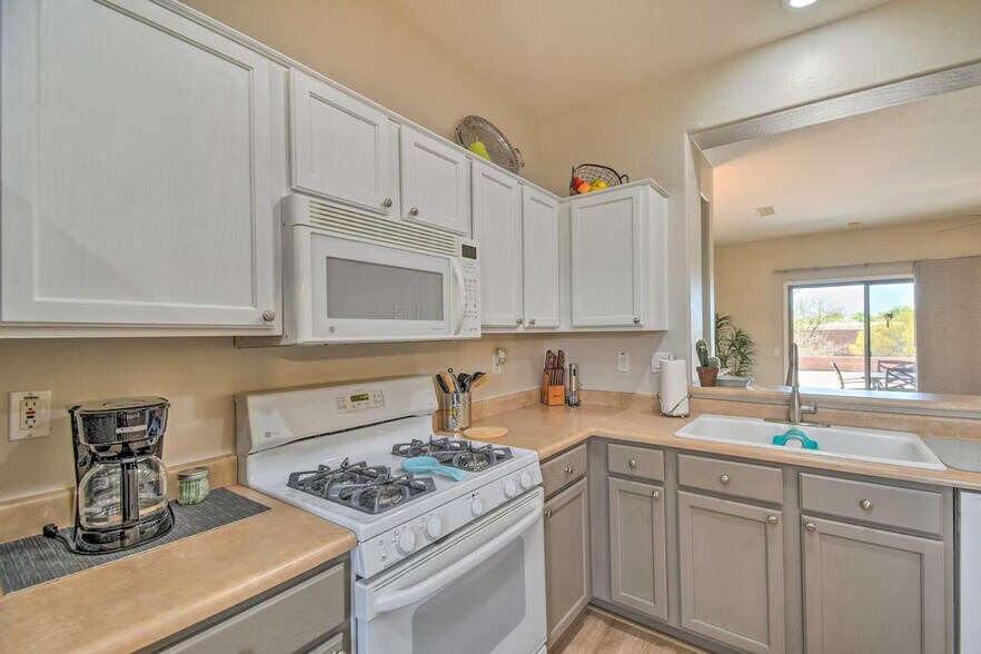 Building Photo - 15033 W Home Run Dr