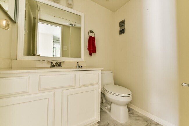 Building Photo - 5917 Fairdale Ln