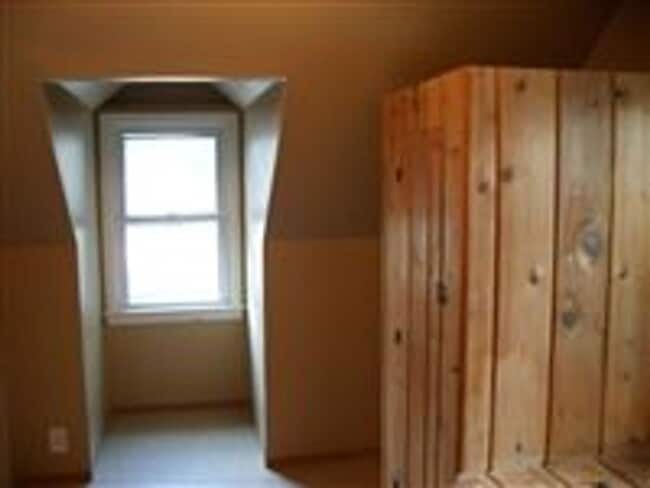 Building Photo - 3 Bedroom, 1 Bath Home Move-In Ready! Sec....
