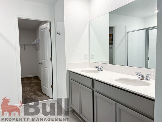 Building Photo - 5030 Four Strand Ct
