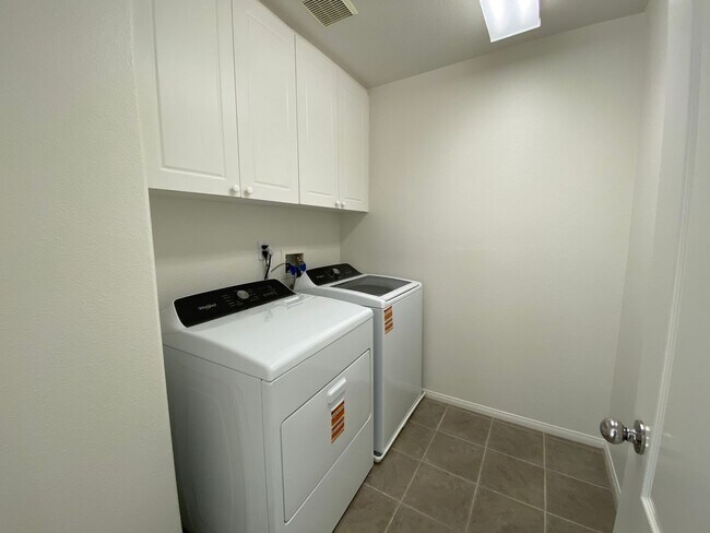 Building Photo - Gorgeous 4 Bedroom Carlsbad Home With A Stunning View and Solar!