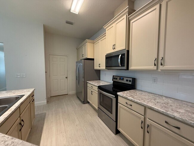 Building Photo - Grande Champion Community! BEAUTIFUL 3 Bed...