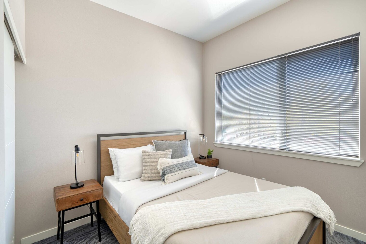 Building Photo - 1428 SE 19th Ave