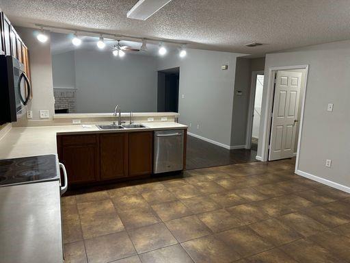 Building Photo - 9328 Goldenview Dr