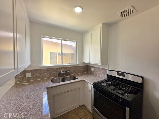 Building Photo - 8706 Parthenia Pl