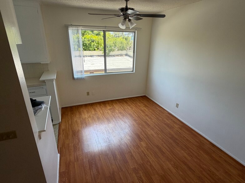 Unit 4 - 4444 Whitsett Ave