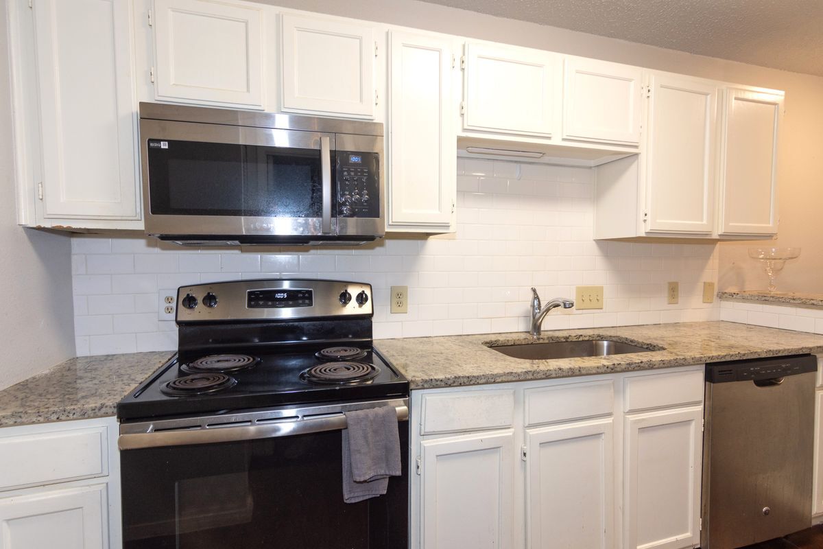 Building Photo - 3115 Helms St