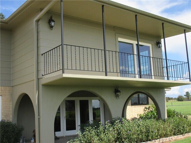 Building Photo - 215 Monkey Rd