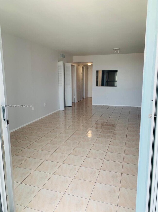 Building Photo - 13155 Ixora Ct