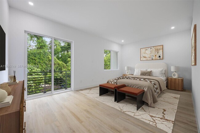 Building Photo - 3162 Plaza St