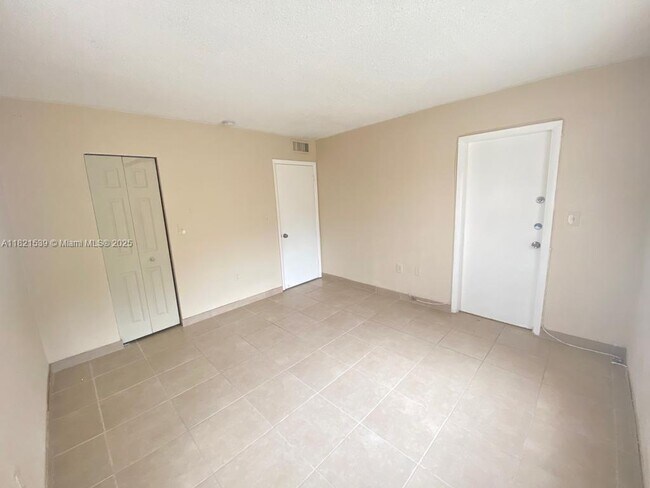 Building Photo - 13920 Lake Placid Ct
