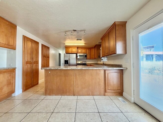 Building Photo - 250 N 360 W