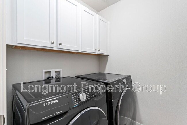 Building Photo - 1303 S Oak Ct.