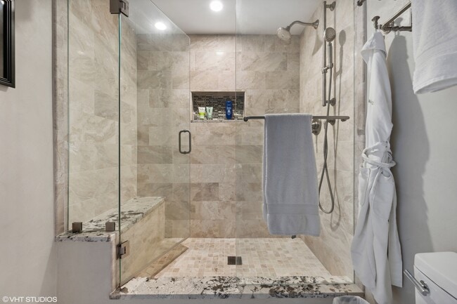 Building Photo - 6 S Laflin St