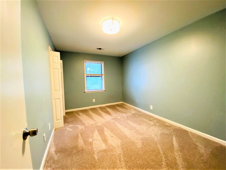 Bedroom - 1027 Curran St NW