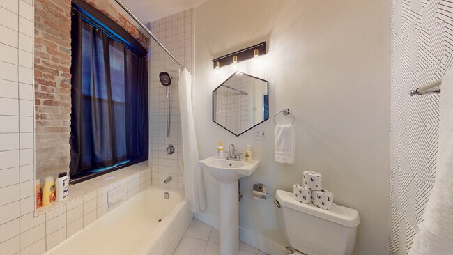 Building Photo - 19 Stanhope St