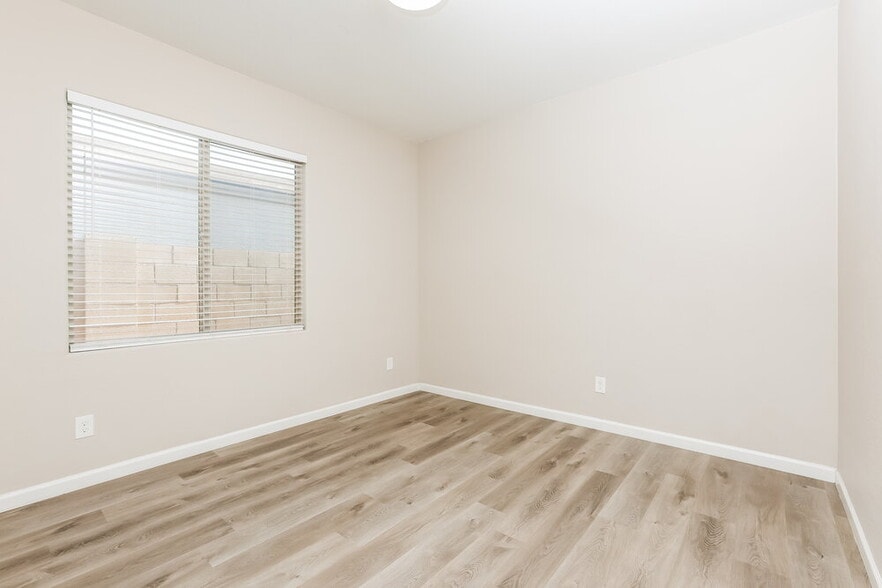 Building Photo - 4216 S 82nd Ln