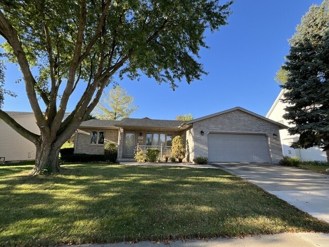 Building Photo - 4563 Camelot Dr