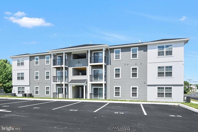 Building Photo - 1000 COLBY Ln