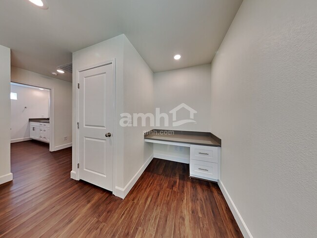 Building Photo - 298 Austin Bellerose Place