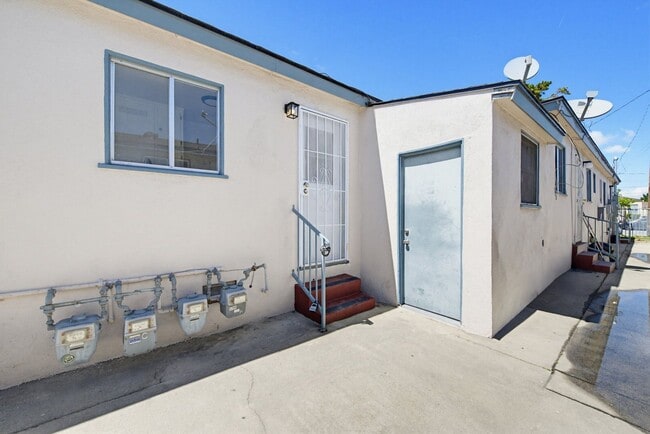 Building Photo - 4264 W Broadway