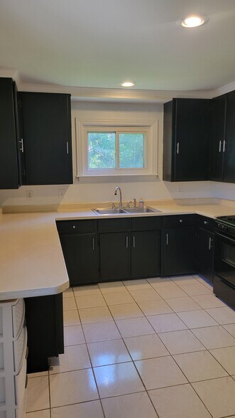 Building Photo - 2803 Rudolph Ave