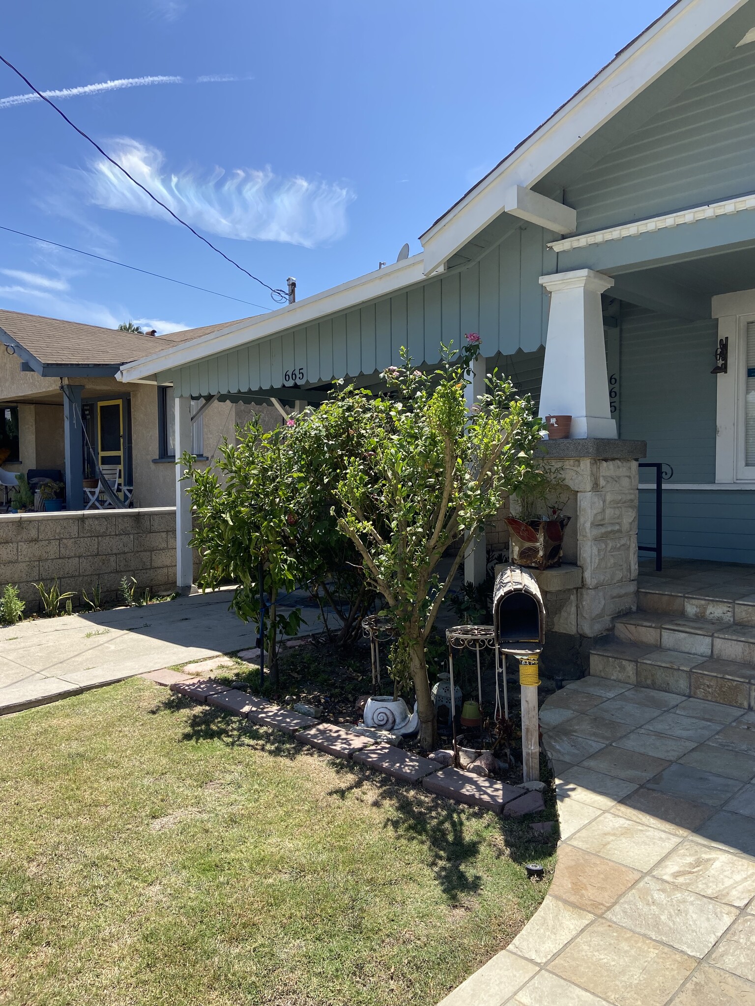 Building Photo - 665 Loma Ave