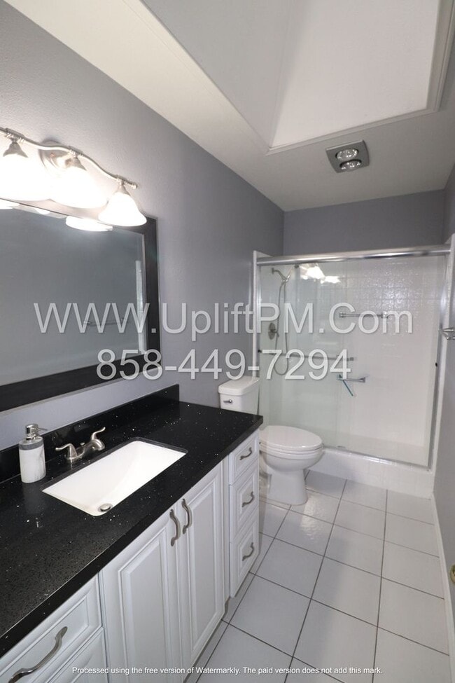 Building Photo - Large 3 Bedroom, 2 Bathroom Condo in Escondido