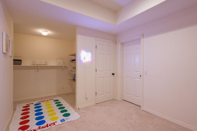 Building Photo - BEAUTIFUL 5 Bedroom Home in the Sought-After Hillshire Estates of Bull Mountain