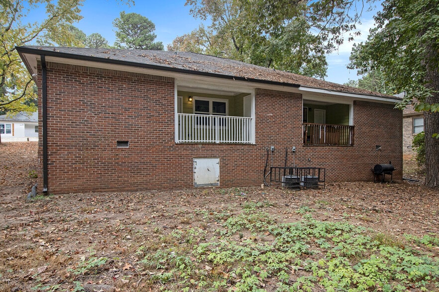 Building Photo - 1117 Summer Brook Rd