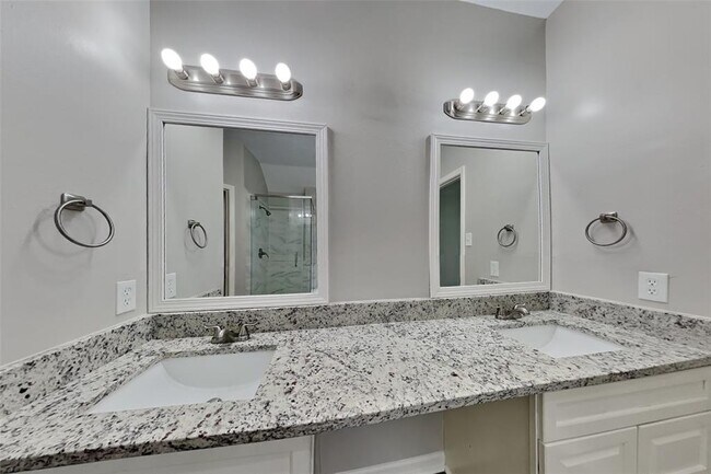 Building Photo - 7010 Apple Oak Ct