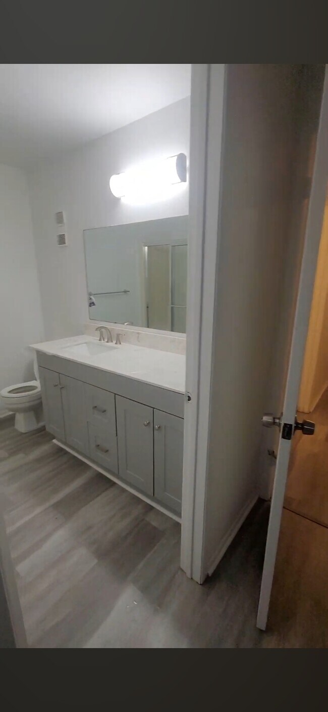 Building Photo - 1303 Morris Ct