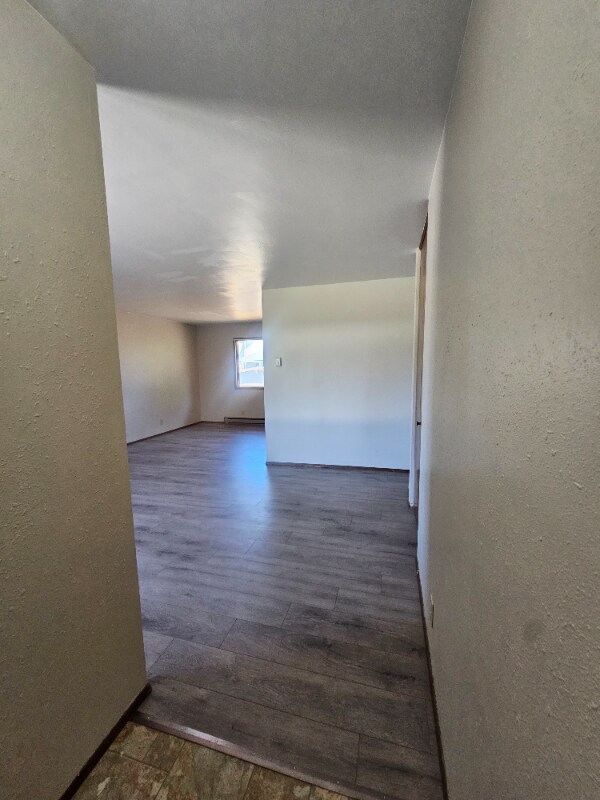 Building Photo - 203 W Larch St