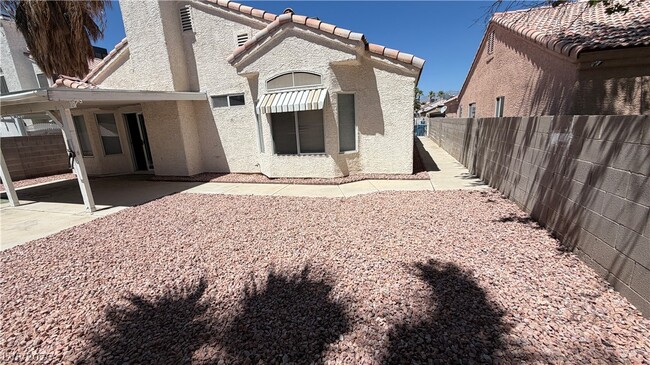 Building Photo - 1328 Maplegrove Cir