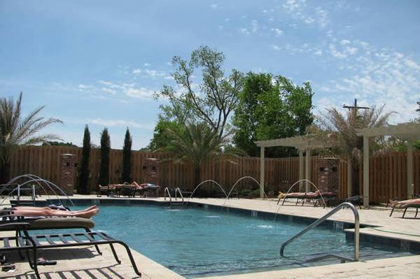 Building Photo - 2403 Brightside Dr