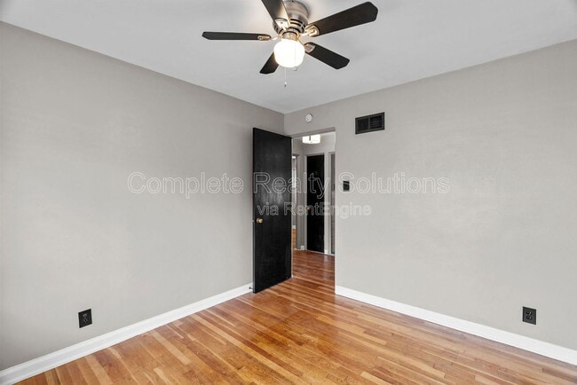 Building Photo - 1225 Buck Ave