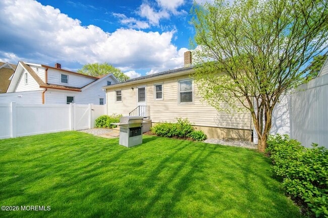 Building Photo - 32 Lake Ave