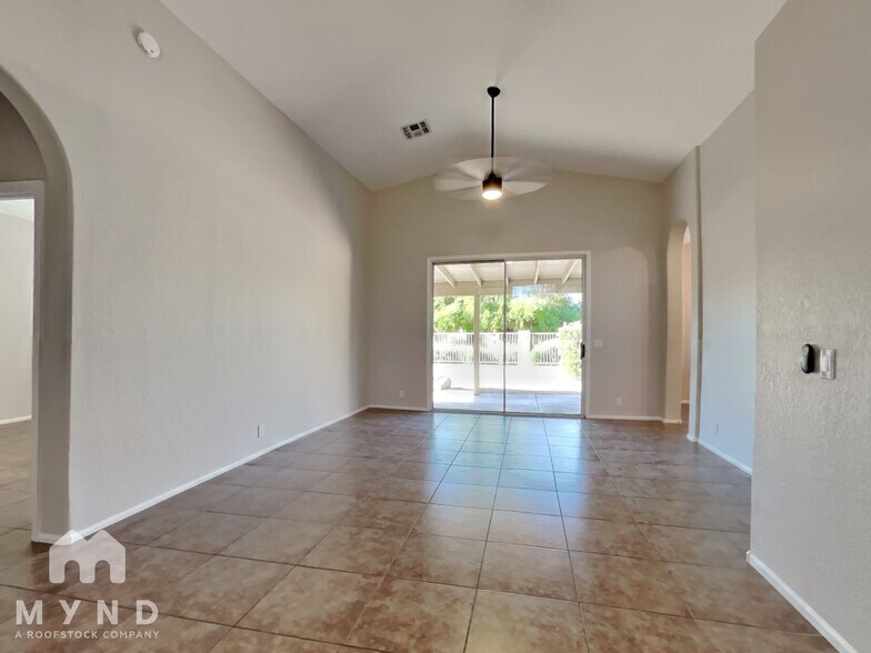 Building Photo - 11507 W Dana Ln