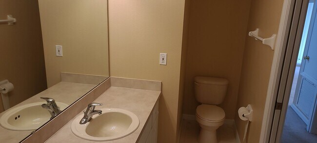 Building Photo - ~2/2~S Grand Hwy~Hillside Villas~Spacious End Unit & Close to the Pool!