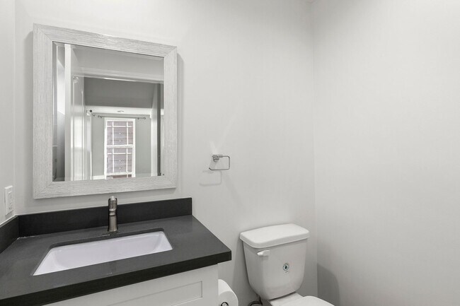 Building Photo - 3 Bedroom & 2.5 Bathroom Townhome with 2 Car Garage & Laundry