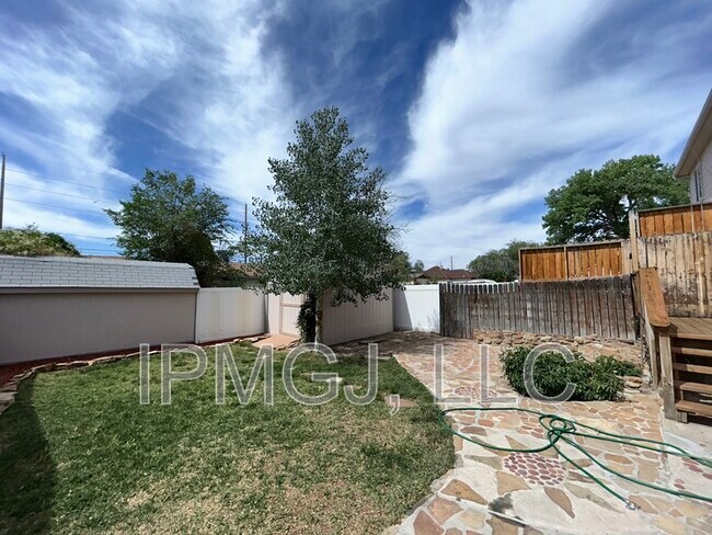 Building Photo - 2867 Pinyon Ave